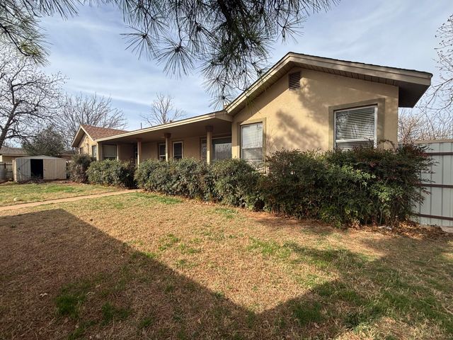 1201 Avenue L, Childress, TX 79201