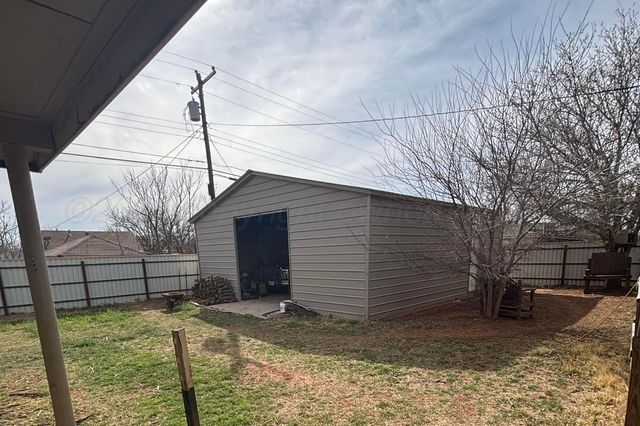 1201 Avenue L, Childress, TX 79201
