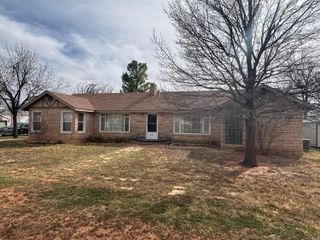 1201 Avenue L, Childress, TX 79201
