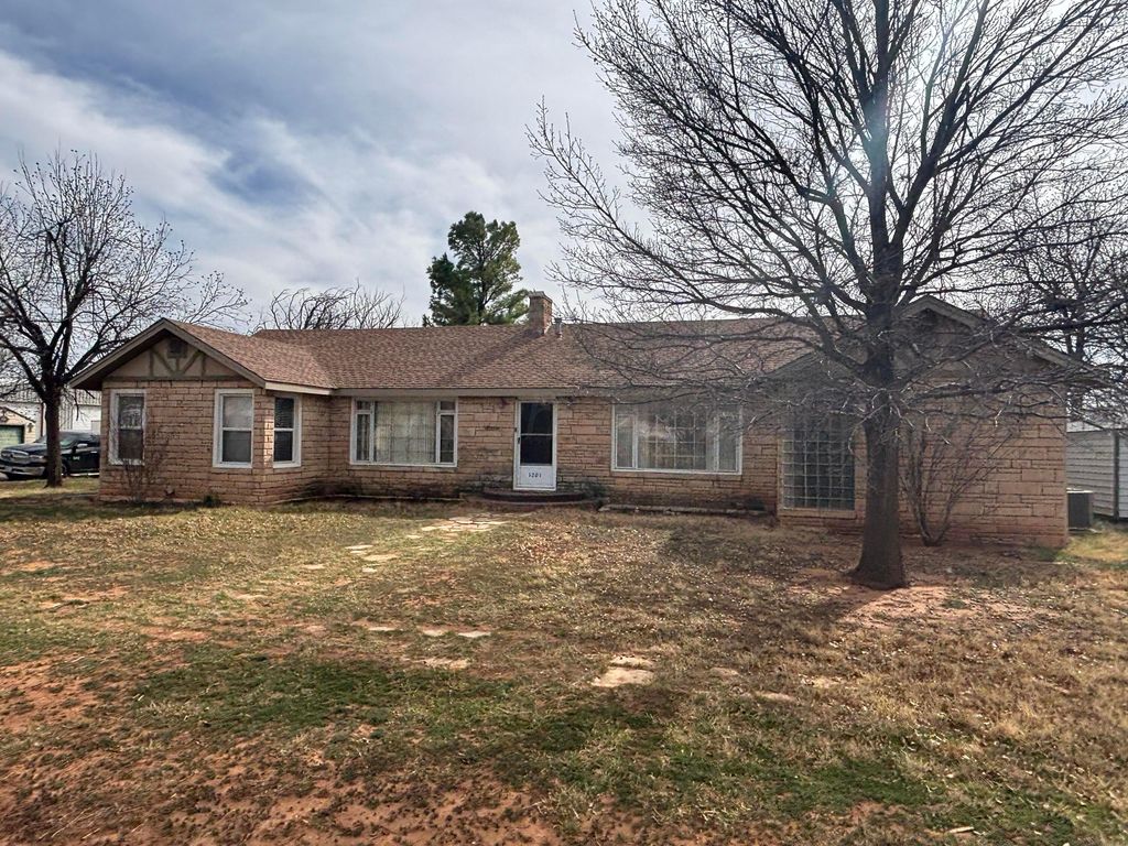 1201 Avenue L, Childress, TX 79201