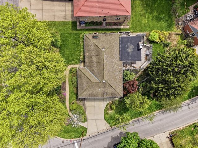 462 Greenhurst Dr, Mt Lebanon, PA 15243