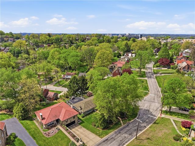 462 Greenhurst Dr, Mt Lebanon, PA 15243