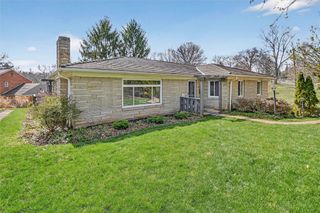 462 Greenhurst Dr, Mt Lebanon, PA 15243