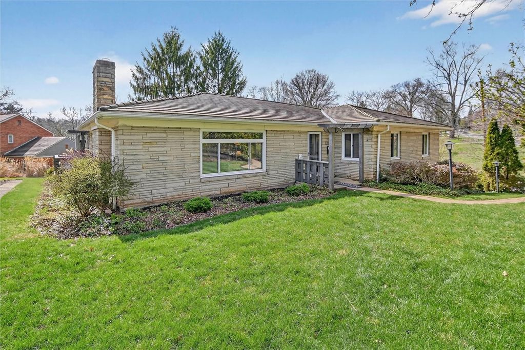 462 Greenhurst Dr, Mt Lebanon, PA 15243