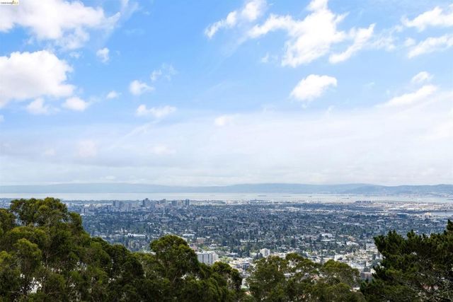 1530 Campus Dr, Berkeley, CA 94708
