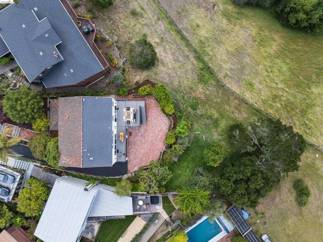 1530 Campus Dr, Berkeley, CA 94708