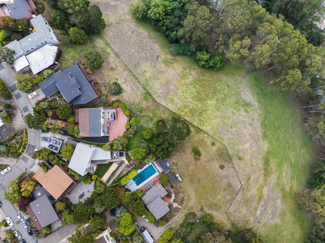 1530 Campus Dr, Berkeley, CA 94708