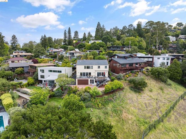 1530 Campus Dr, Berkeley, CA 94708