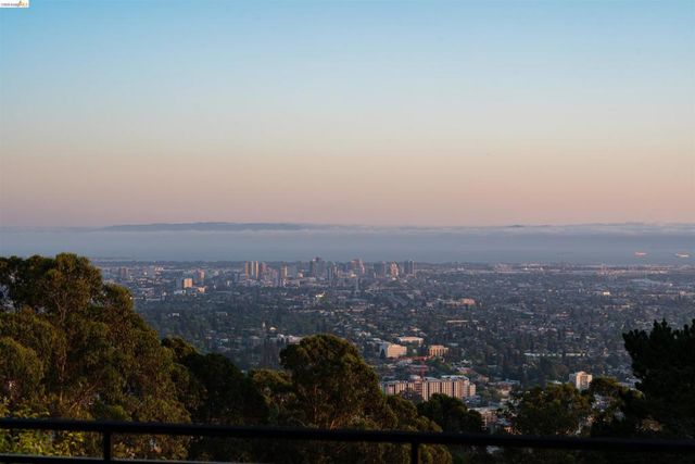1530 Campus Dr, Berkeley, CA 94708