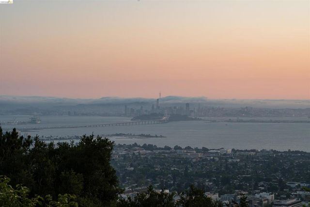 1530 Campus Dr, Berkeley, CA 94708