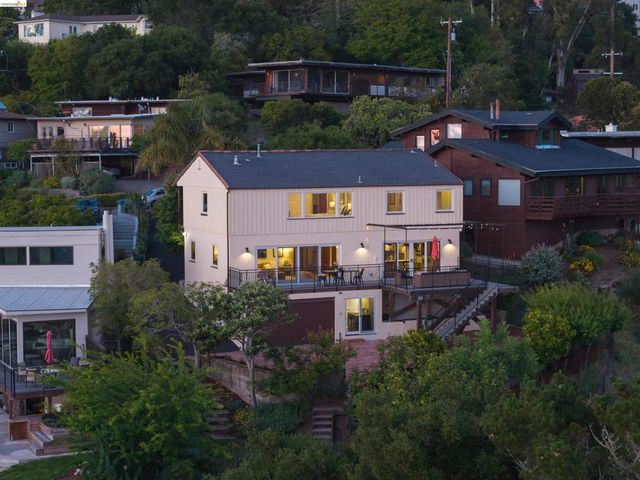 1530 Campus Dr, Berkeley, CA 94708