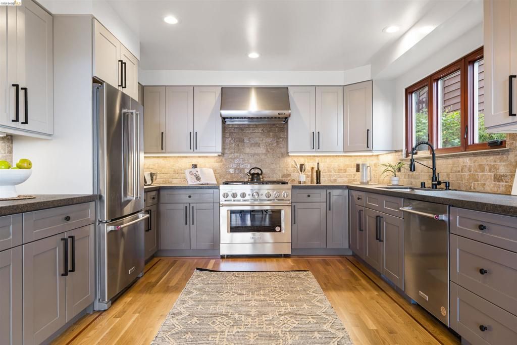 Image 11 of property listing at 1530 Campus Dr, Berkeley, CA 94708