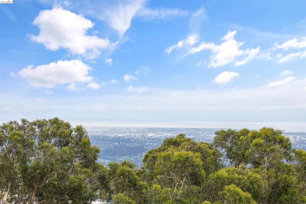 Image 17 of property listing at 1530 Campus Dr, Berkeley, CA 94708