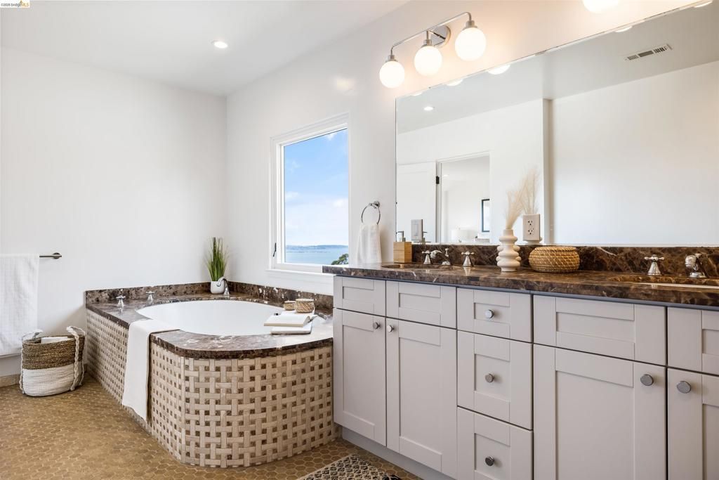 Image 29 of property listing at 1530 Campus Dr, Berkeley, CA 94708