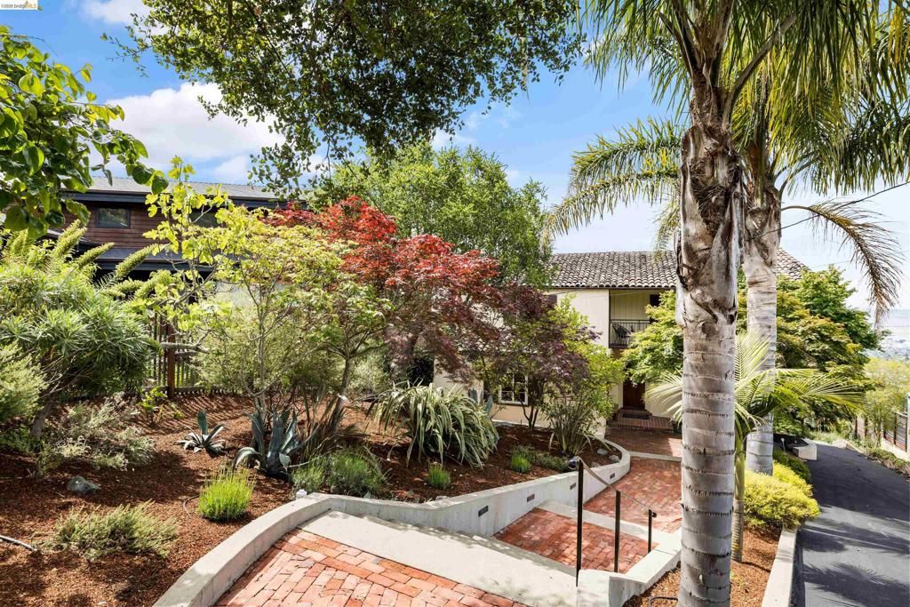 Image 3 of property listing at 1530 Campus Dr, Berkeley, CA 94708