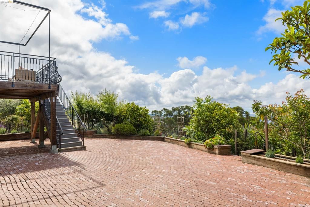 Image 38 of property listing at 1530 Campus Dr, Berkeley, CA 94708