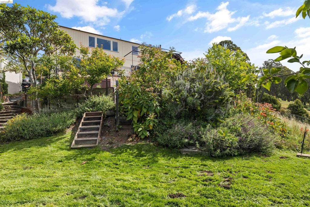 Image 42 of property listing at 1530 Campus Dr, Berkeley, CA 94708