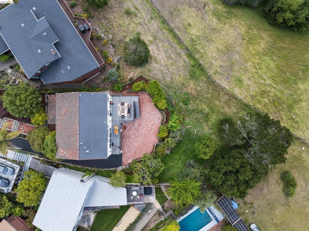 Image 43 of property listing at 1530 Campus Dr, Berkeley, CA 94708