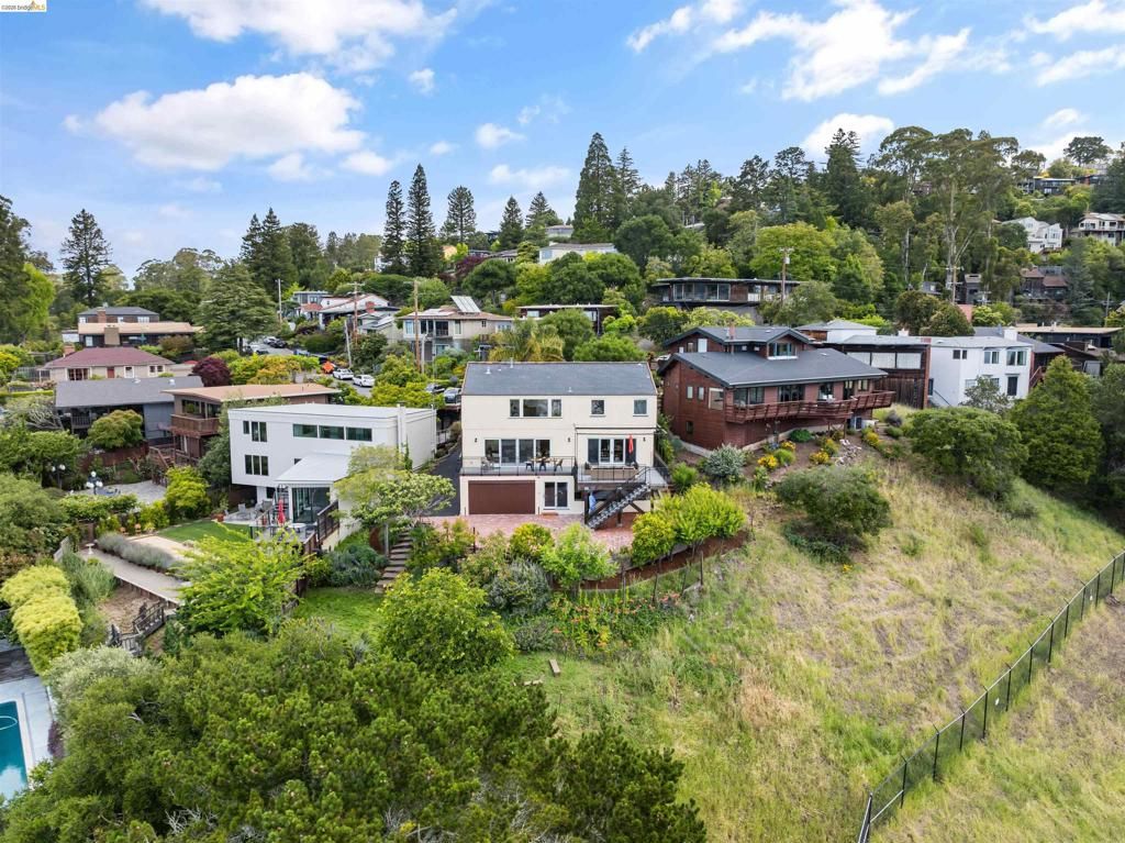 Image 45 of property listing at 1530 Campus Dr, Berkeley, CA 94708