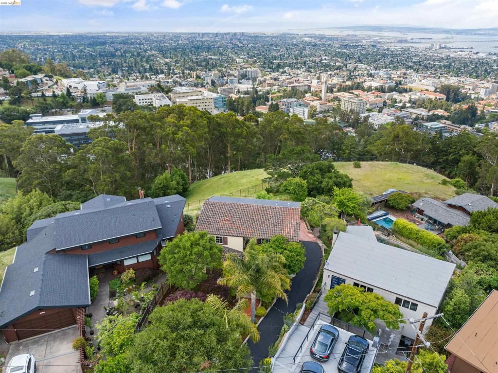 Image 47 of property listing at 1530 Campus Dr, Berkeley, CA 94708