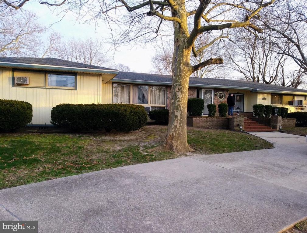210 S RAILROAD AVE, Rio Grande, NJ 08242