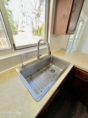 6323 Bluejay Drive, Flint, MI 48506