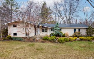 5832 Shaun Road, West Bloomfield, MI 48322