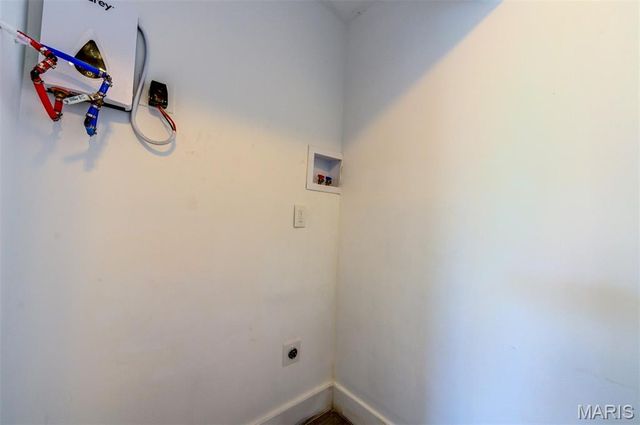 1068 Sutter Avenue, St Louis, MO 63130