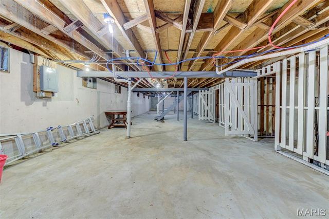1068 Sutter Avenue, St Louis, MO 63130