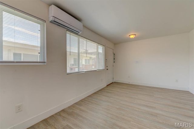 1068 Sutter Avenue, St Louis, MO 63130