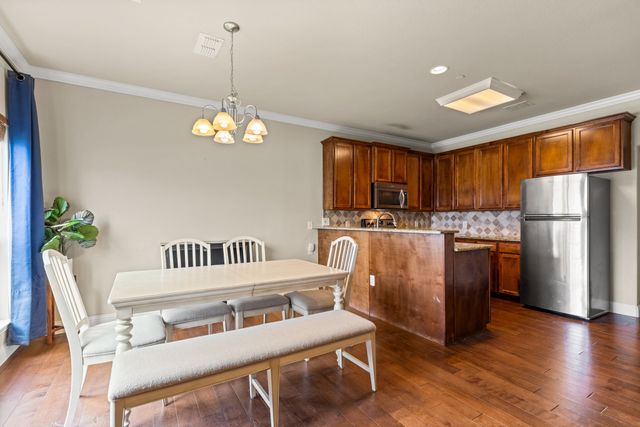 207 S Kealy Avenue, Lewisville, TX 75057