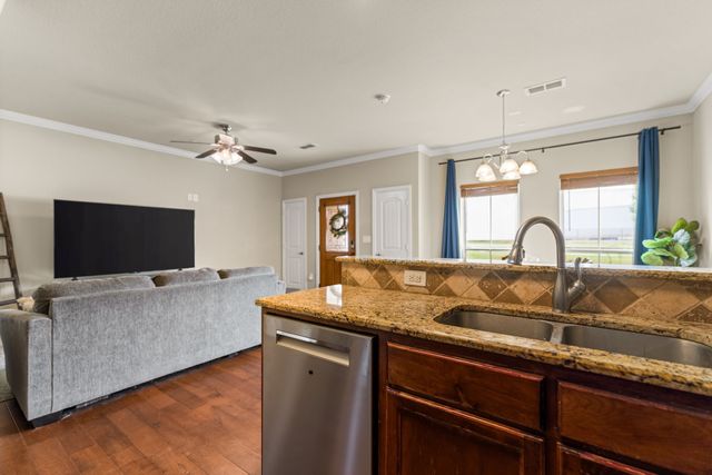 207 S Kealy Avenue, Lewisville, TX 75057