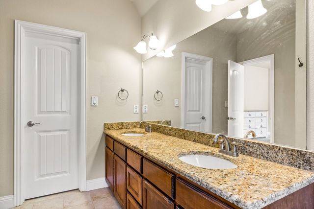 207 S Kealy Avenue, Lewisville, TX 75057