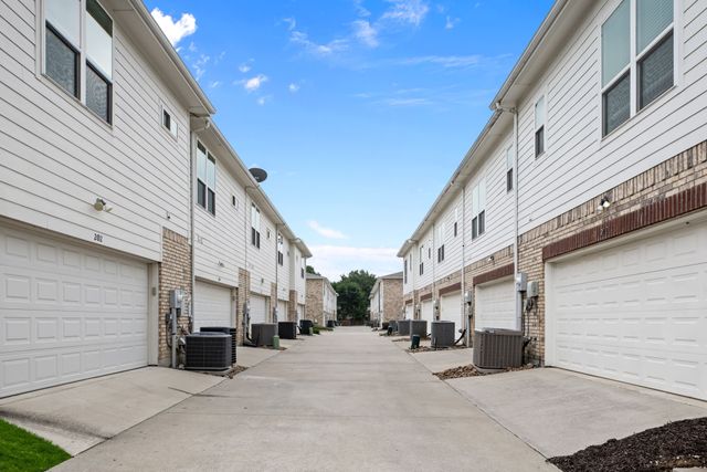 207 S Kealy Avenue, Lewisville, TX 75057