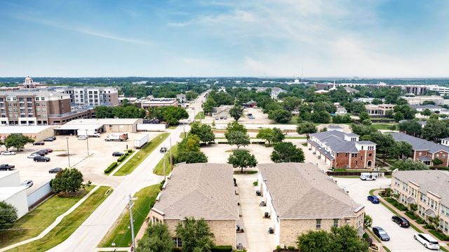207 S Kealy Avenue, Lewisville, TX 75057