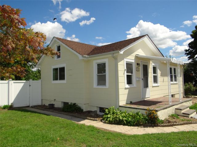 272 12th Avenue, West Babylon, NY 11704