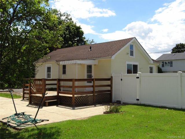 272 12th Avenue, West Babylon, NY 11704