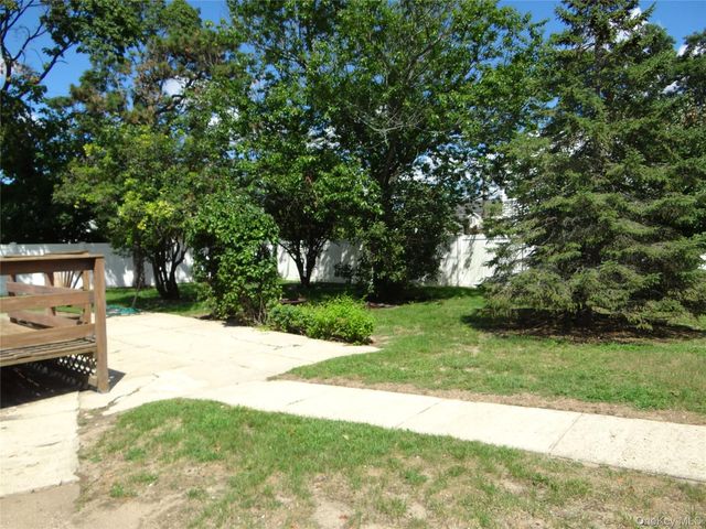 272 12th Avenue, West Babylon, NY 11704