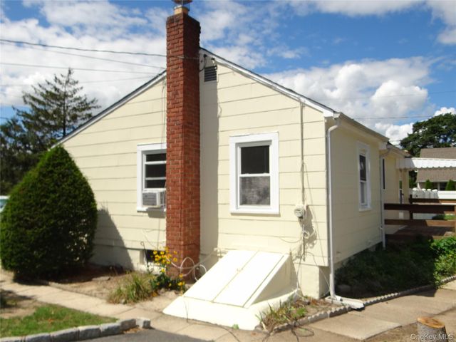272 12th Avenue, West Babylon, NY 11704