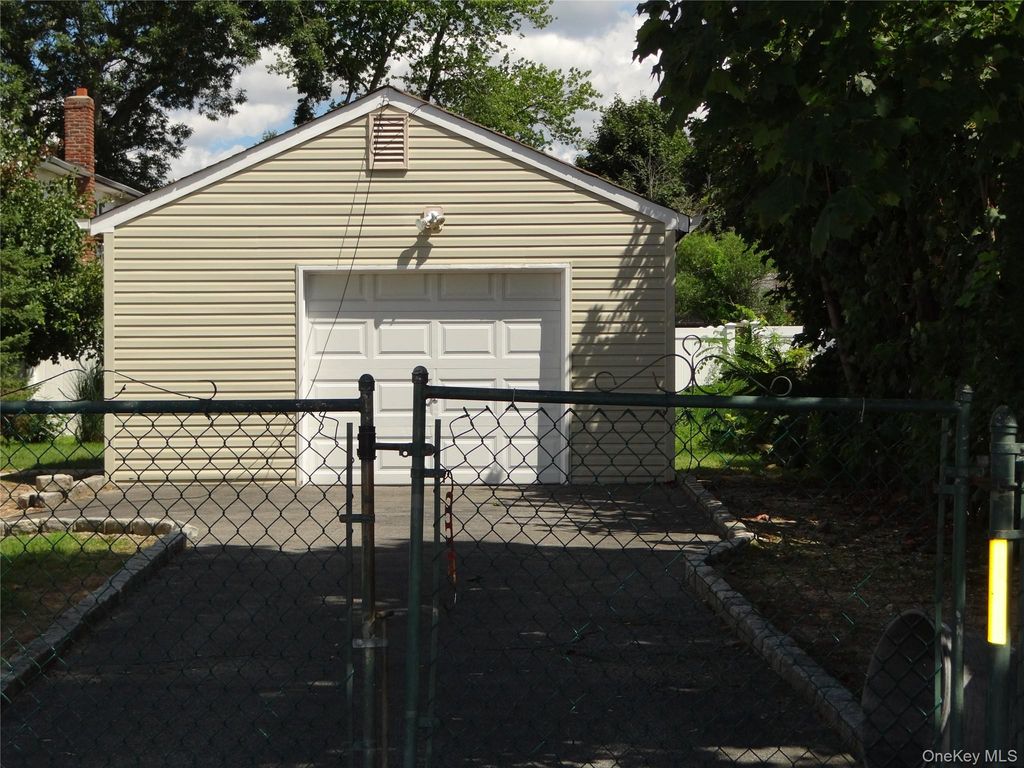 272 12th Avenue, West Babylon, NY 11704 — photo 4