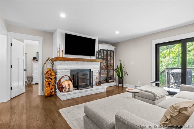 1611 Woodland Road, New Albany, IN 47150