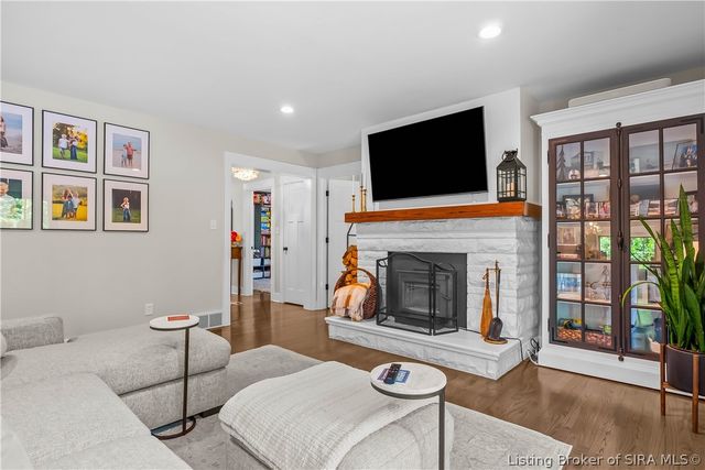 1611 Woodland Road, New Albany, IN 47150