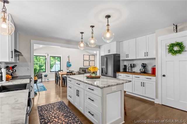 1611 Woodland Road, New Albany, IN 47150