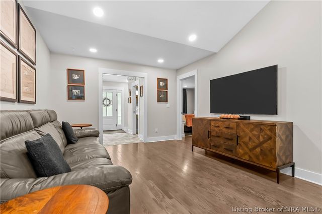 1611 Woodland Road, New Albany, IN 47150