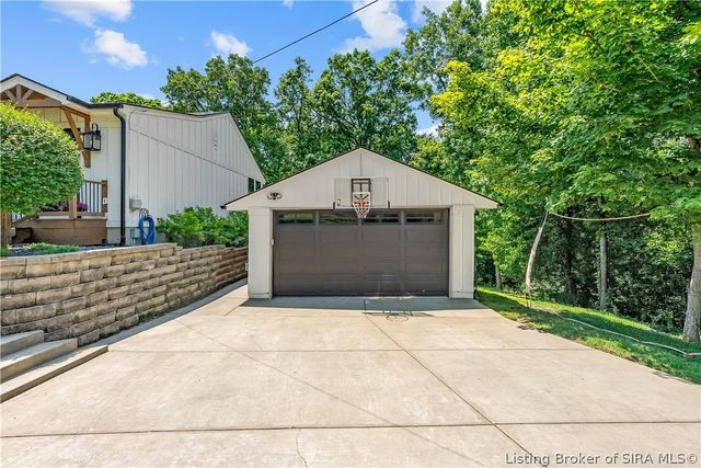 1611 Woodland Road, New Albany, IN 47150