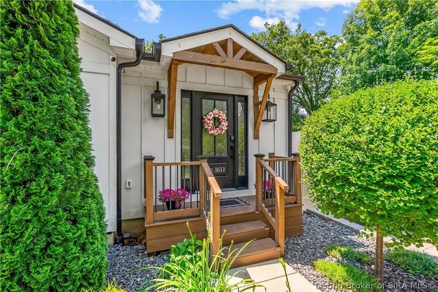 1611 Woodland Road, New Albany, IN 47150