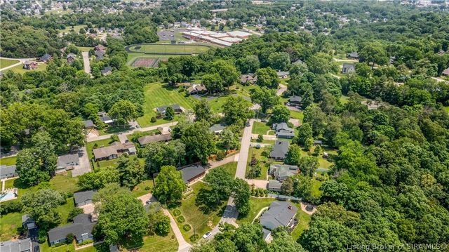 1611 Woodland Road, New Albany, IN 47150