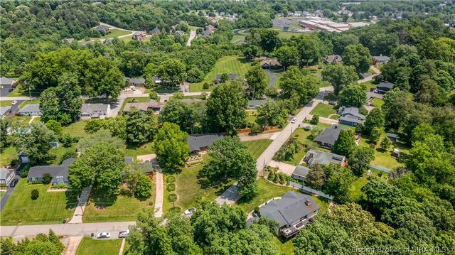 1611 Woodland Road, New Albany, IN 47150