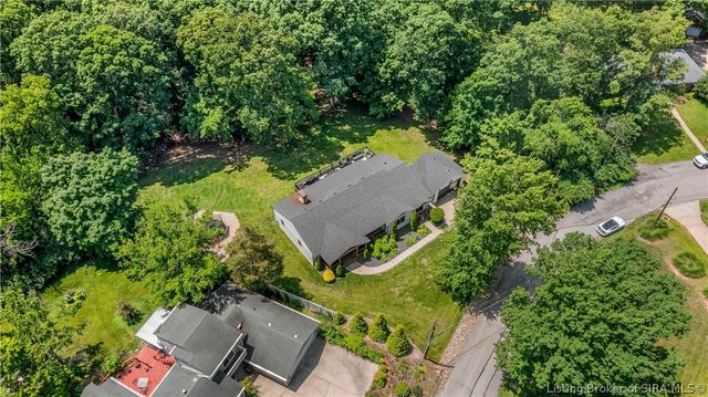1611 Woodland Road, New Albany, IN 47150
