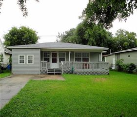 36 18th Avenue N, Texas City, TX 77590